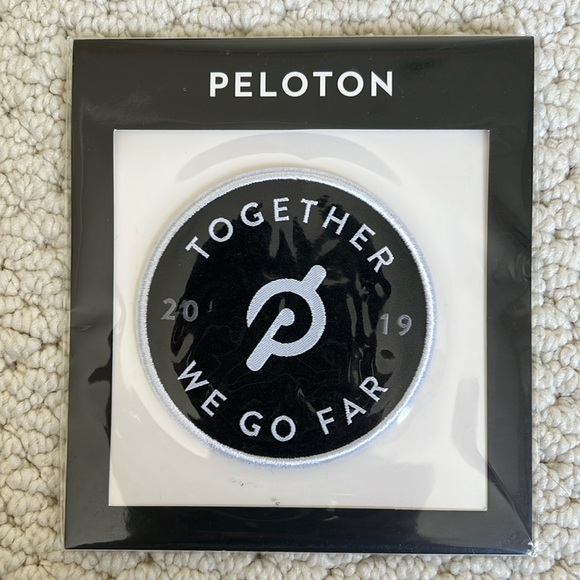 Rare! NIB Peloton 2019 TWGF patches - Picture 1 of 4